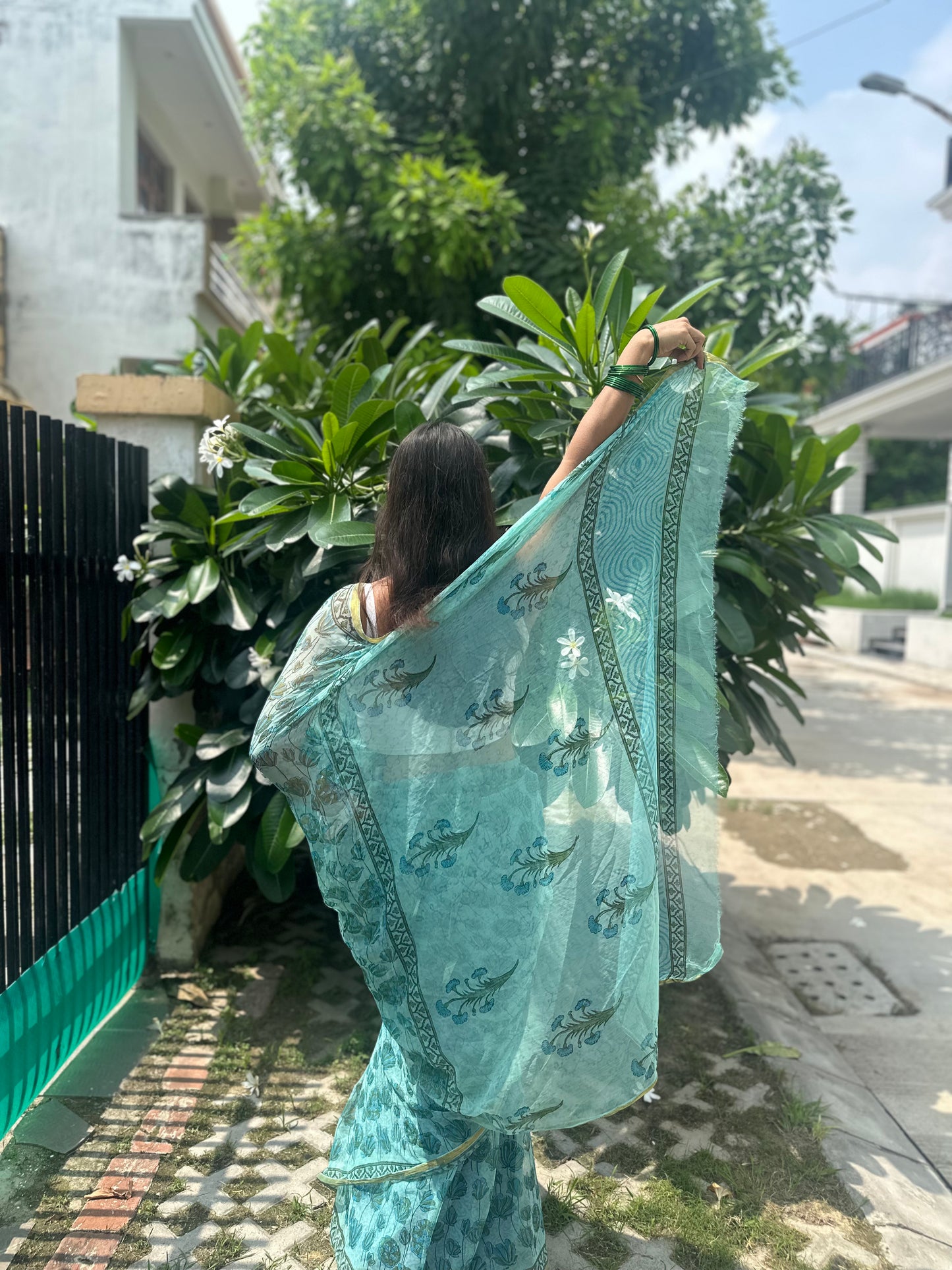 Magnolia Flowy Chiffon Saree