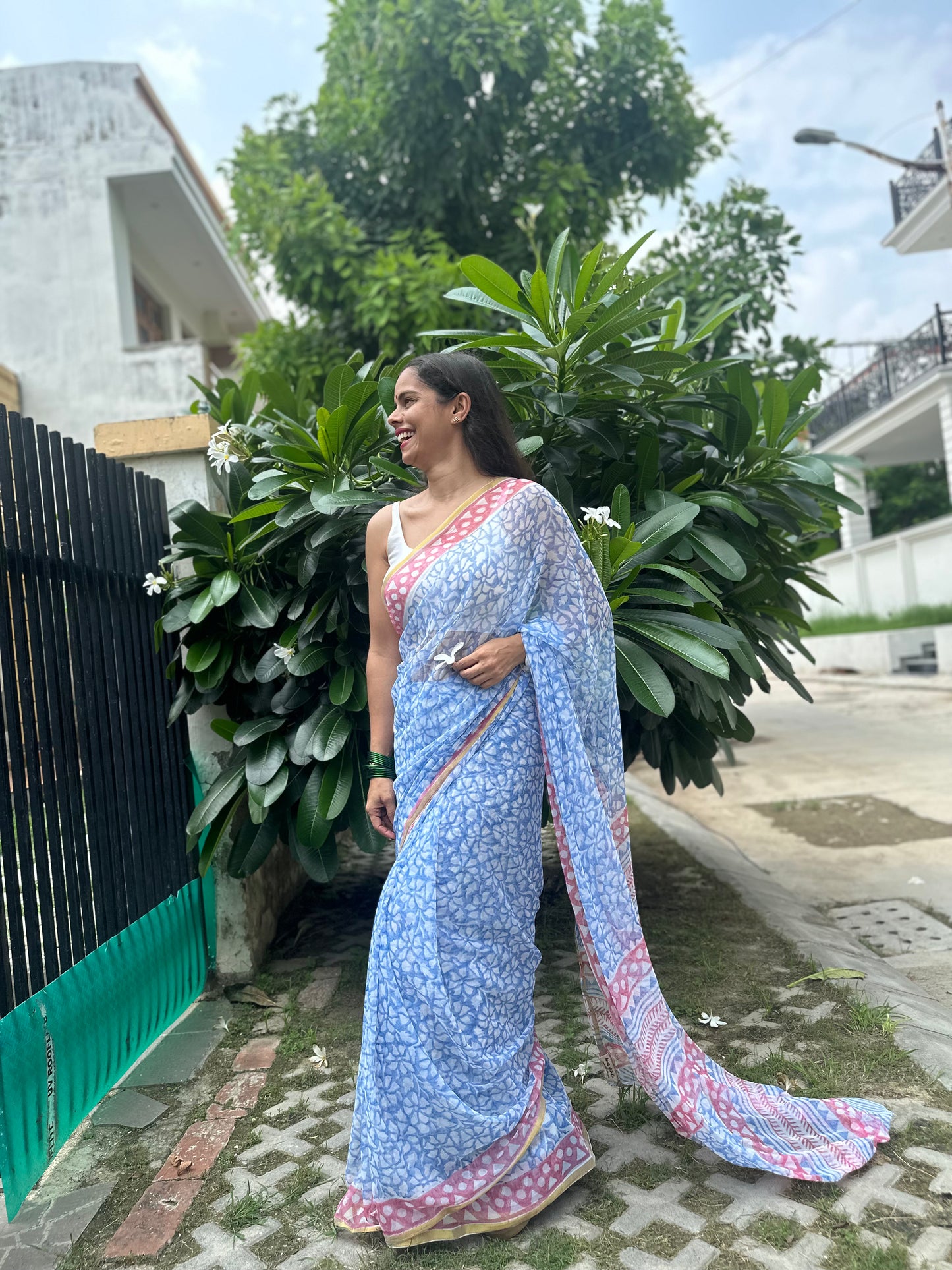 Rosette Flowy Chiffon Saree