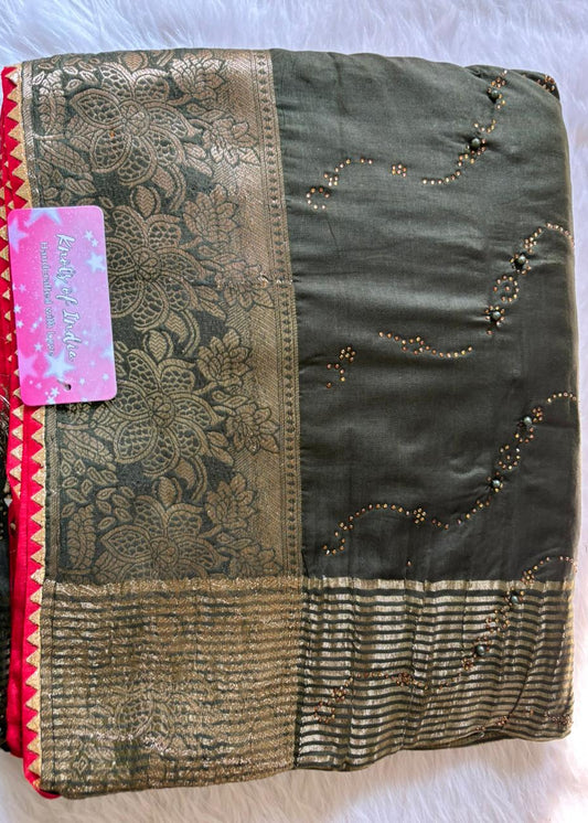 Green Mannat Red Contrast Blouse Saree