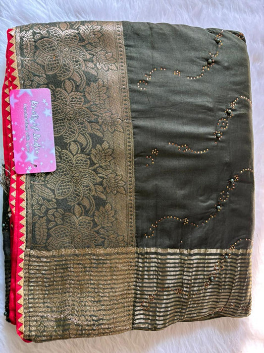 Green Mannat Red Contrast Blouse Saree